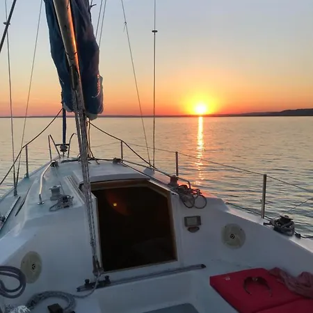 Ket Szobas, Teraszos, Kertes Vendeghaz Tatil Evi *