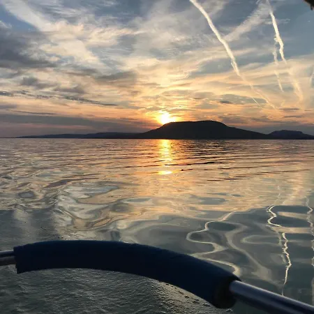 Tatil Evi Ket Szobas, Teraszos, Kertes Vendeghaz *