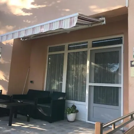 Ket Szobas, Teraszos, Kertes Vendeghaz 別荘 Balatonmáriafürdő